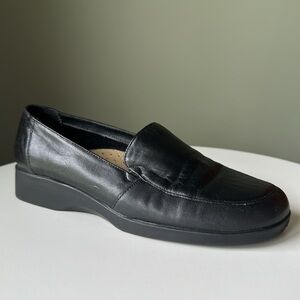 Cobbie Cuddlers Leather SlipOn Cushioned Comfort Loafer Flat Women's 7.5 WIDE